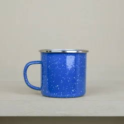 Mug de camping en émail bleu