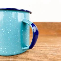 Mug en émail turquoise
