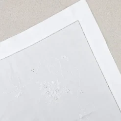 Nappe en coton blanche brodée