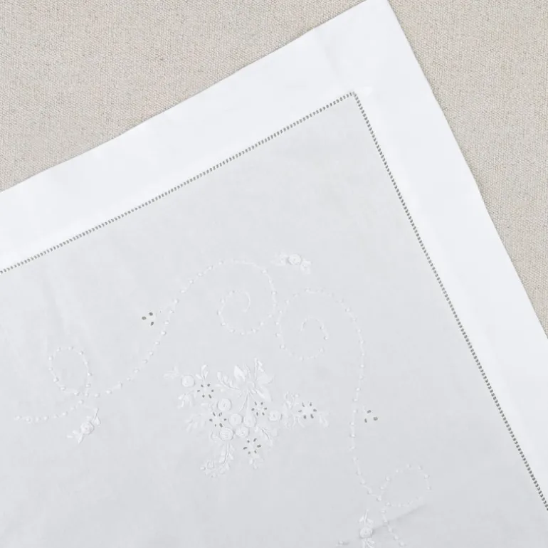 Nappe en coton blanche brodée