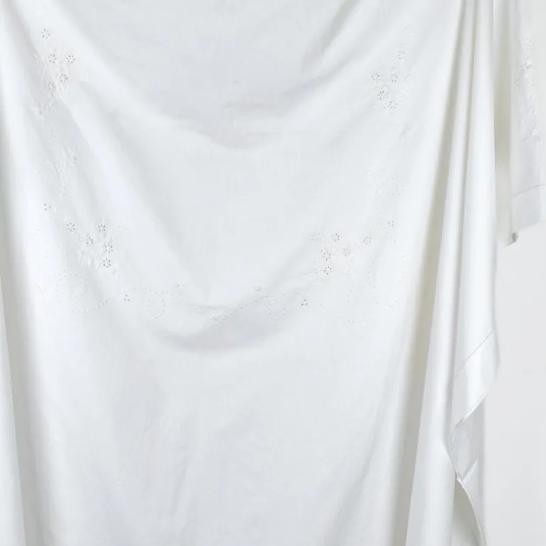 Nappe en coton blanche brodée