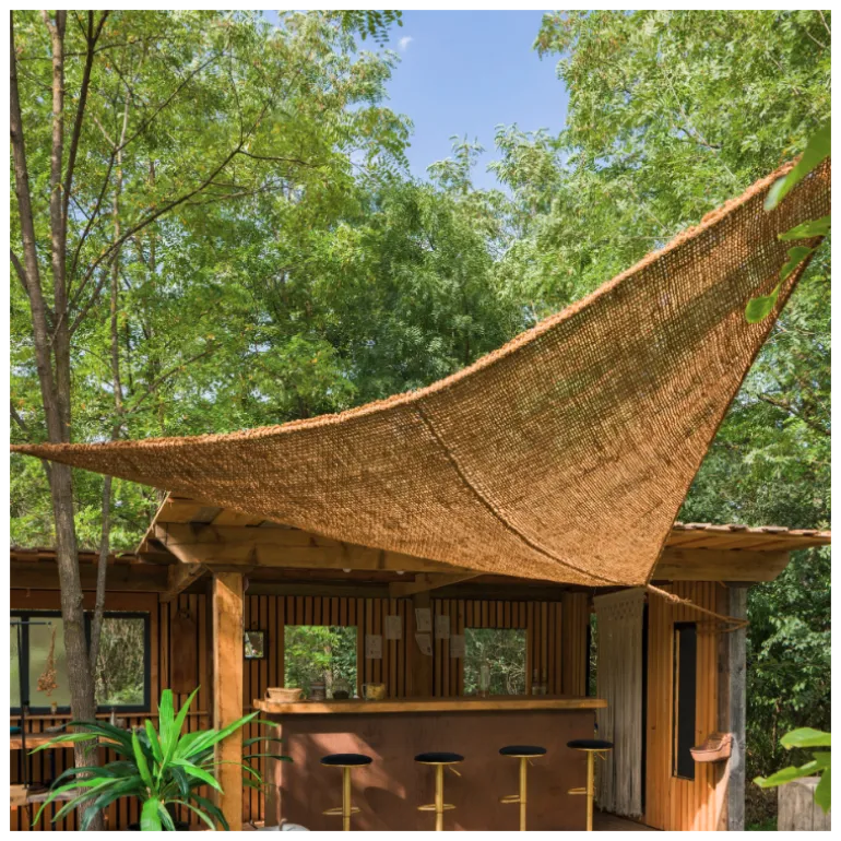 Ombrière fibre coco triangulaire