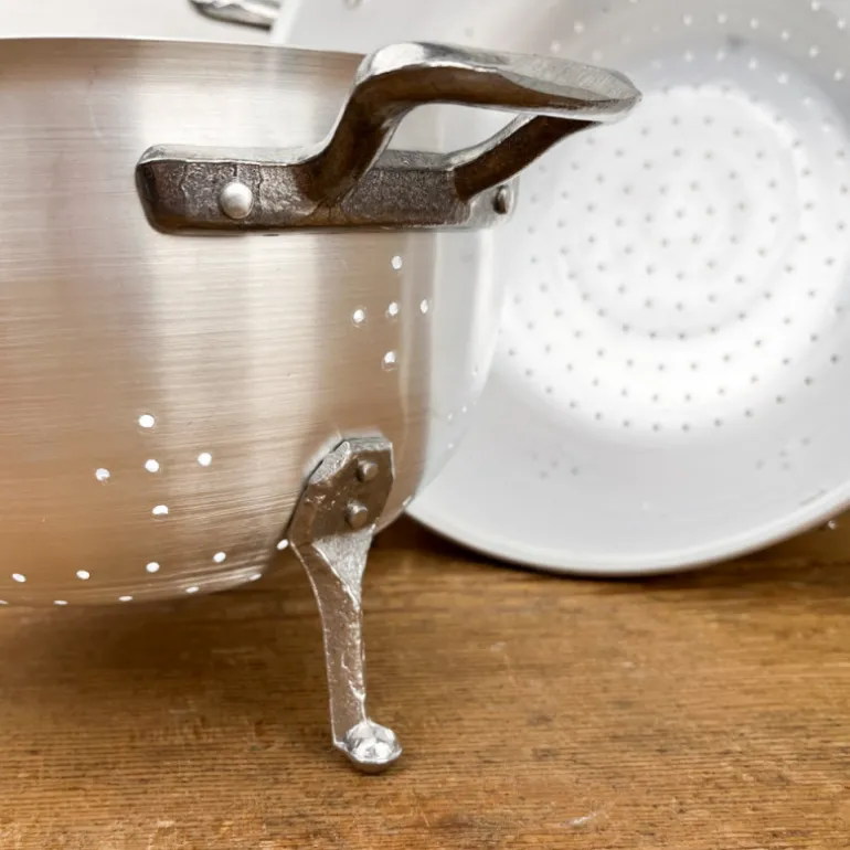 Passoire en aluminium sur pieds