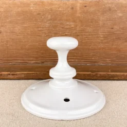 Patère blanche sortie de câble