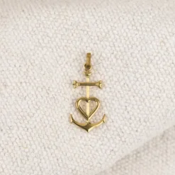 Pendentif Croix de Camargue Laiton