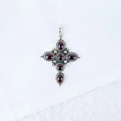 Pendentif croix grenats sur argent