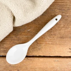 Petite cuillère en porcelaine blanche
