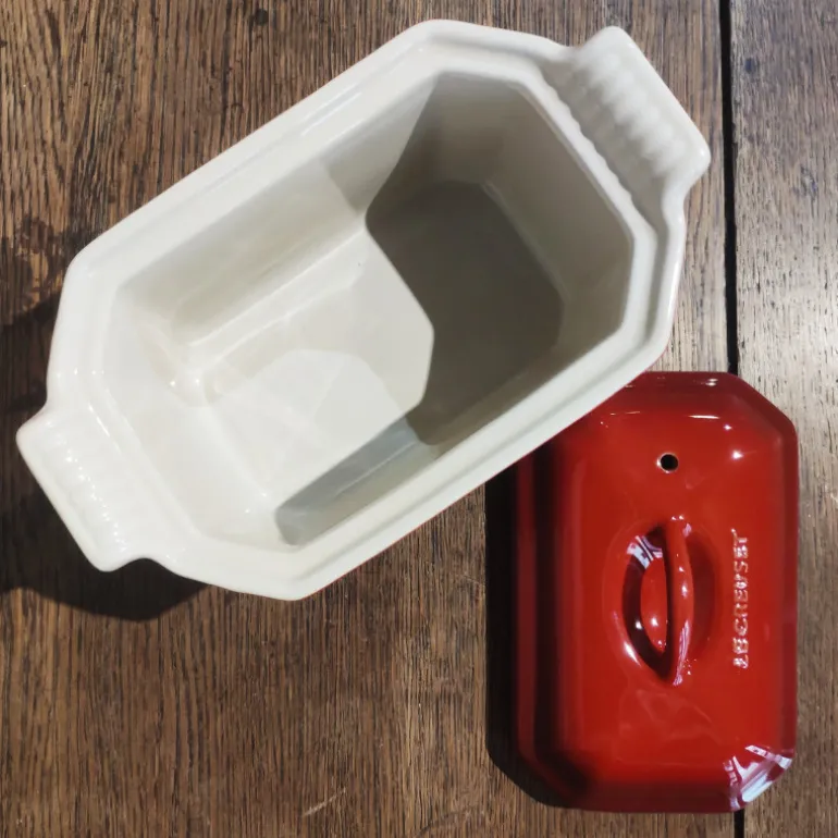 Petite terrine cerise avec presse Le Creuset