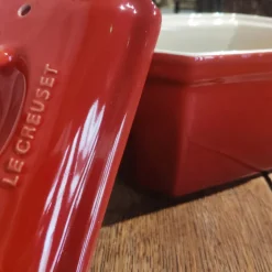 Petite terrine cerise avec presse Le Creuset
