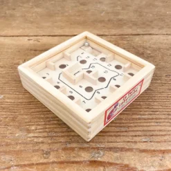 Petit labyrinthe en bois