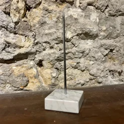 Pique-fiches avec socle en marbre