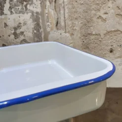 Plat à four émail blanc liseré bleu