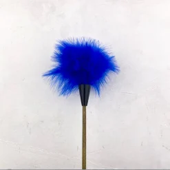 Plumeau en jonc et plumes colorées