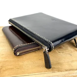 Pochette passeport en cuir moulé