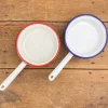 Poêle de présentation en acier émaillé blanche