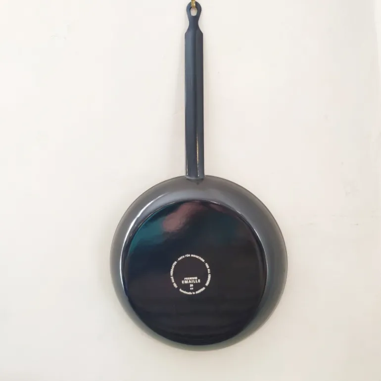 Poêle émail noir et bleu