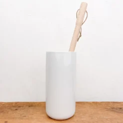 Porte-balayette WC en faïence blanche et sa brosse en bois