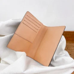 Porte cartes et passeport en cuir