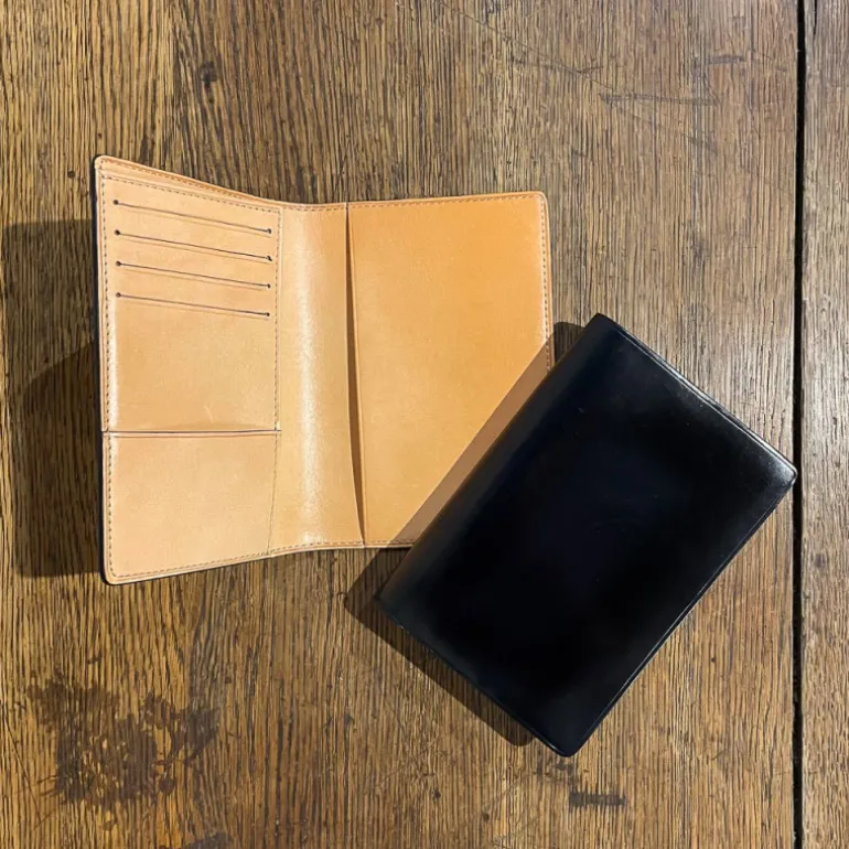 Porte cartes et passeport en cuir