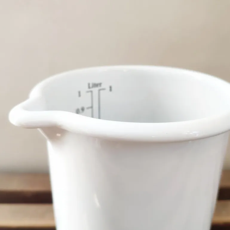 Pot mesureur émail blanc