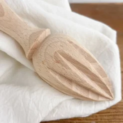 Presse-agrumes en bois