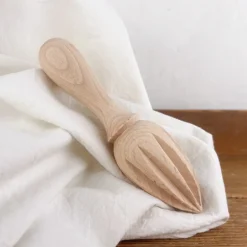 Presse-agrumes en bois