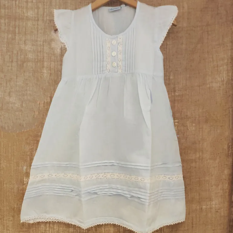 Robe bleu clair à dentelles