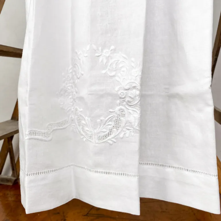 Robe de baptême avec béguin et chaussons