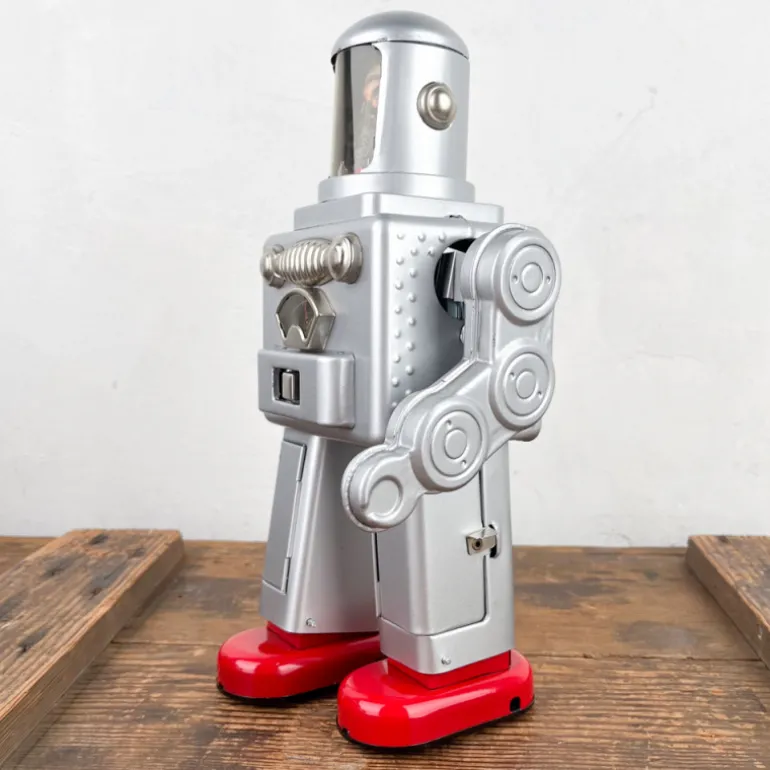 Robot spaceman géant