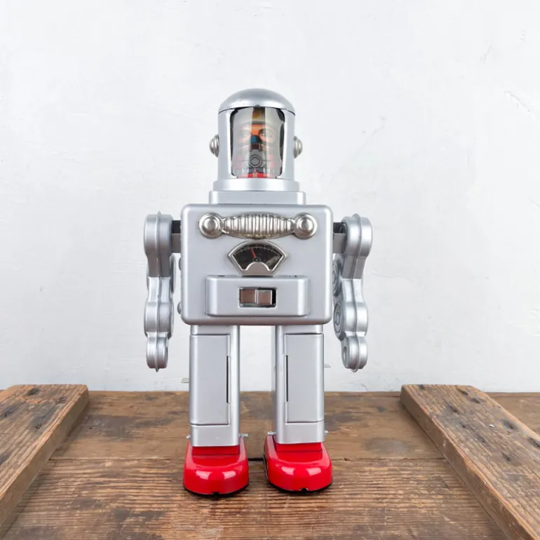 Robot spaceman géant