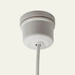 Rosace en porcelaine blanche