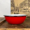 Saladier en émail coloré