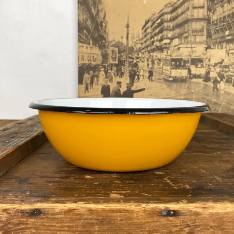 Saladier en émail coloré