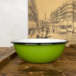 Saladier en émail coloré