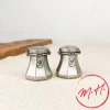 Salière et poivrière en étain