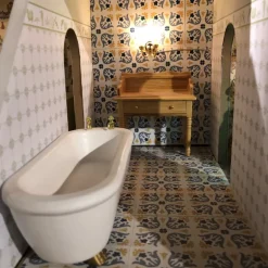 Salle de bain pour maison de poupée