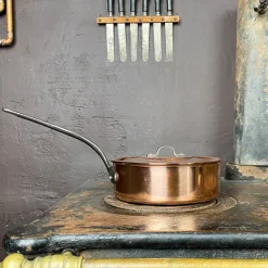 Sauteuse avec couvercle en cuivre étamée