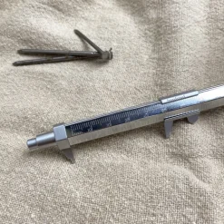 Stylo pied à coulisse chromé