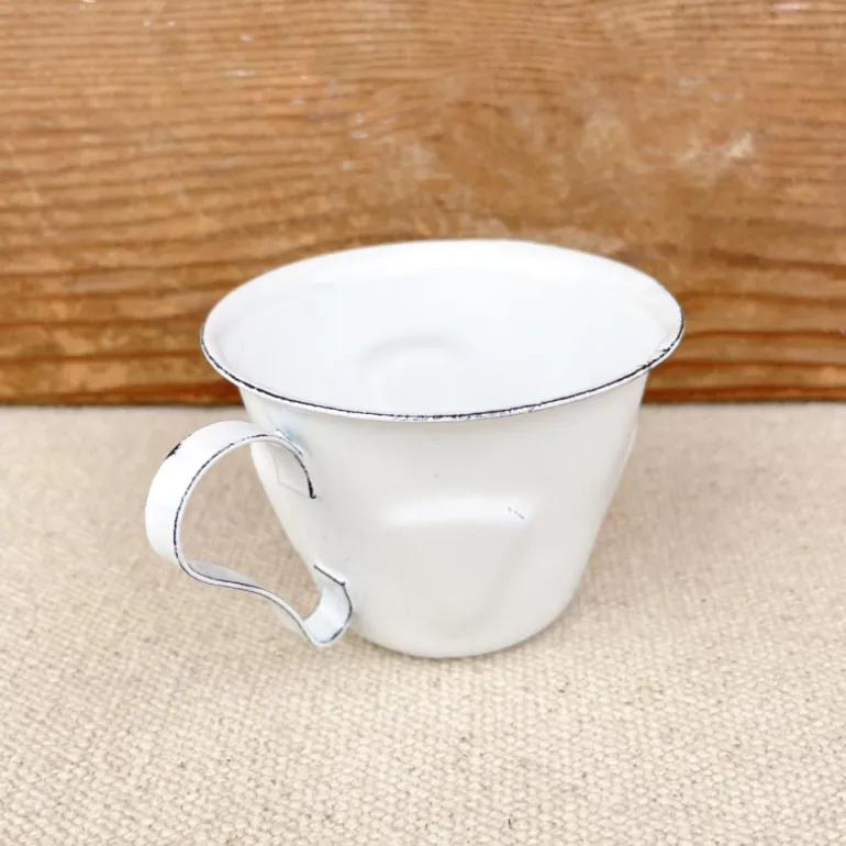 Tasse à café en émail blanc