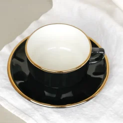 Tasse et soucoupe noire filet or
