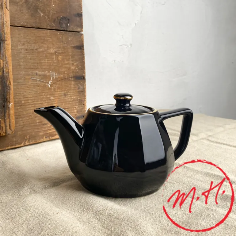 Théière en porcelaine noire filet or