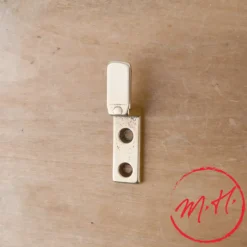 Tige à fermoir pour loquet à volet