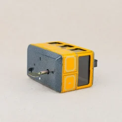 Téléphérique mécanique jaune
