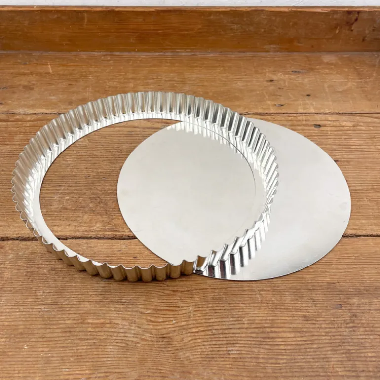Tourtière en fer blanc à fond mobile