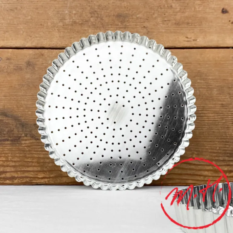 Tourtière perforée en fer blanc