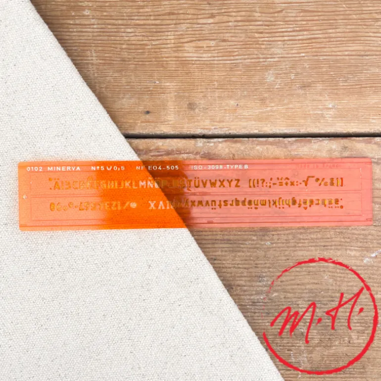Trace-lettre Norme ISO droit lettres de 5 mm