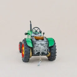 Tracteur mécanique vert Zetor 25A