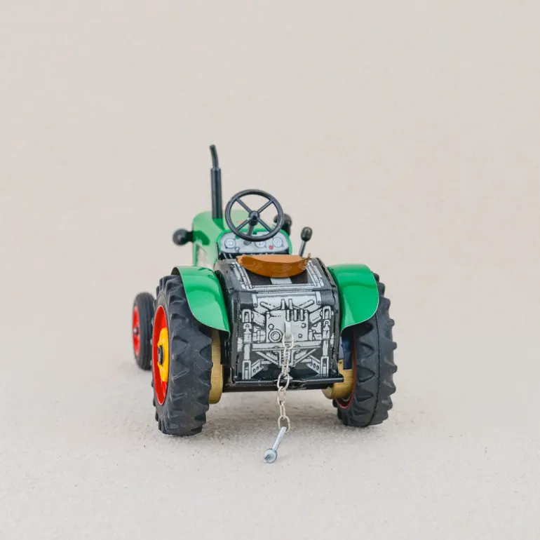 Tracteur mécanique vert Zetor 25A