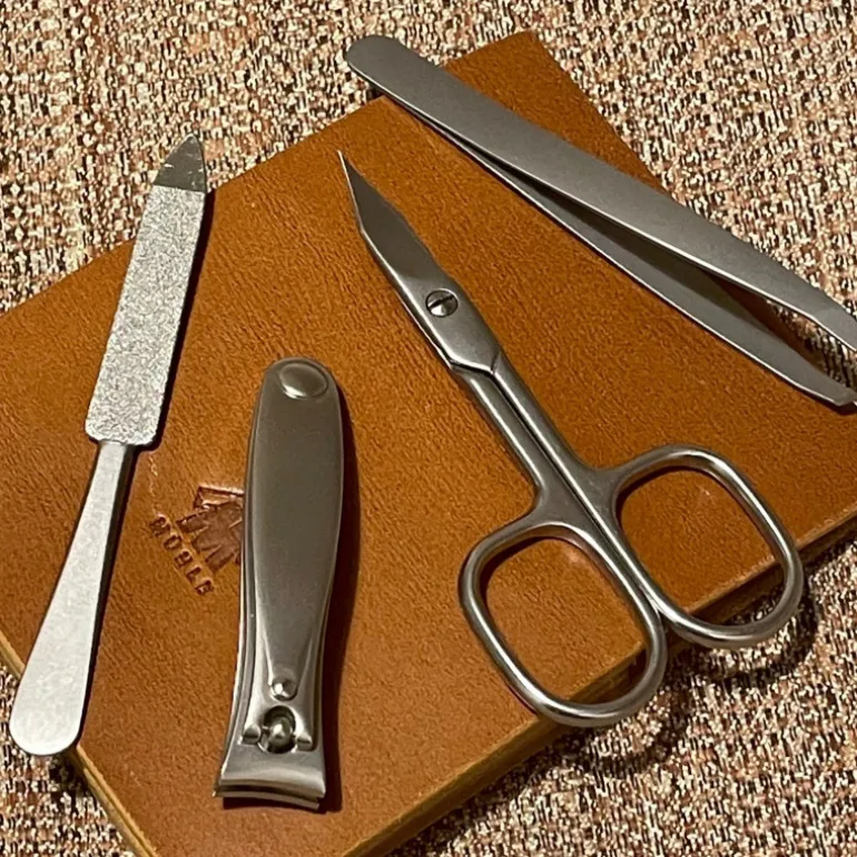 Trousse manucure 5 pièces cuir camel
