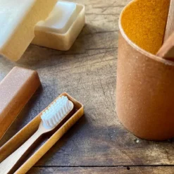 Étui à brosse à dents en bois d'épicéa liquide